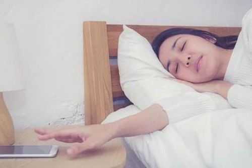 5 thói quen vào buổi sáng gây hại sức khỏe, nên từ bỏ càng sớm càng tốt