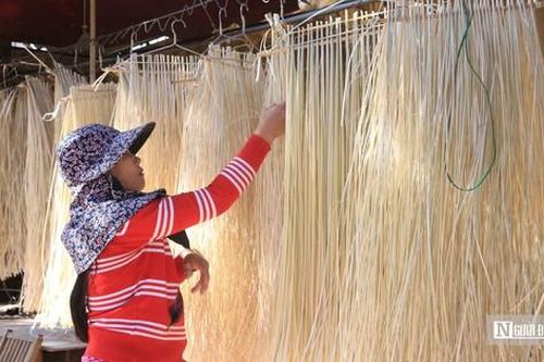 Nghề vất vả mòn tay nhưng mang lại cái Tết ấm cho người dân phố núi