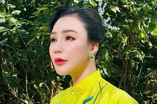 Ca sĩ Hồ Quỳnh Hương khiến khán giả bất ngờ
