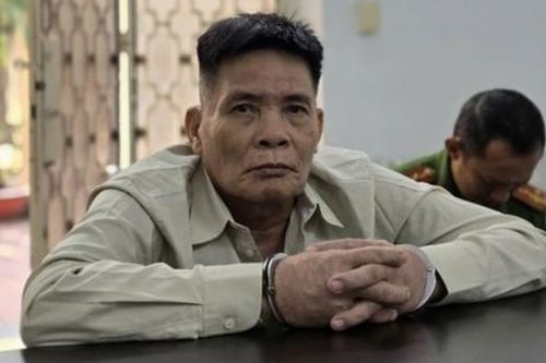 Thái độ dửng dưng gây bức xúc của kẻ phóng hỏa khiến 2 con gái người tình tử vong