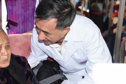 Chuyến xe đặc biệt chở những 'chiến binh' ung thư về quê ăn Tết