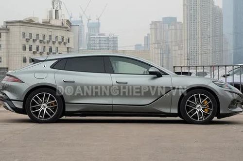 Xe hơi công suất 952 mã lực, nội thất sang chảnh, giá gần 1,1 tỷ đồng, khách hàng thi nhau 'chốt đơn'