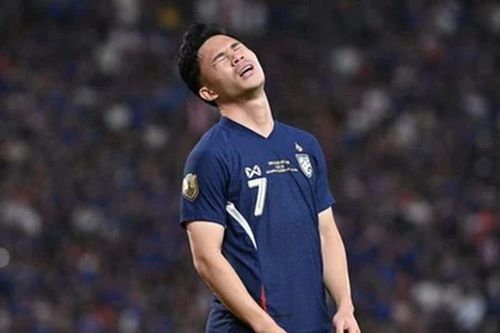 Supachok 'trả giá đắt' sau trận thua ĐT Việt Nam, ngôi sao ĐT Thái Lan mất giá khó tin vì 1 lý do