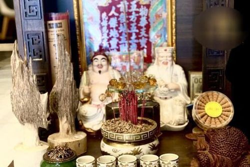 Đốt trầm trên bàn thờ có nên hay không? Ngày Rằm và khi cúng tất niên gia chủ nên lưu ý