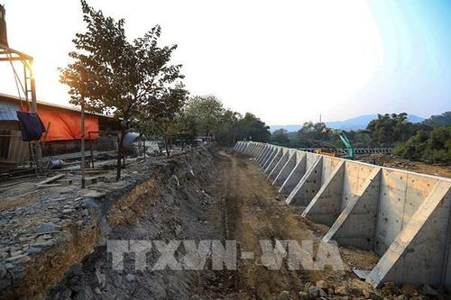 Đẩy nhanh tiến độ dự án kè chống sạt lở sông Bùi