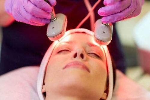 Ánh sáng đỏ có thật sự 'giải cứu' làn da chàm?