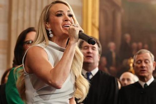 Nữ ca sĩ gặp sự cố khi biểu diễn tại lễ nhậm chức của Donald Trump