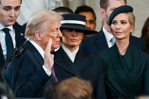 Thời trang của bà Melania trong lễ tuyên thệ nhậm chức của Tổng thống Mỹ Donald Trump