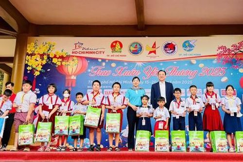 'Trao Xuân yêu thương' cho 3.000 trẻ mồ côi, trẻ có hoàn cảnh khó khăn