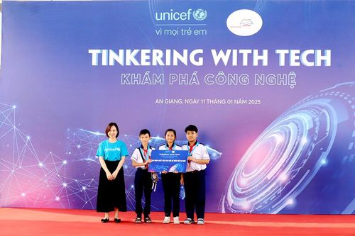 Cuộc thi 'Tinkering with Tech - Khám phá công nghệ' sử dụng micro:bit