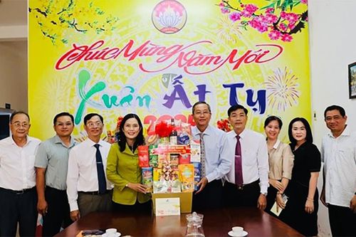 Thường trực Tỉnh ủy thăm, chúc Tết cơ quan UBMTTQVN tỉnh