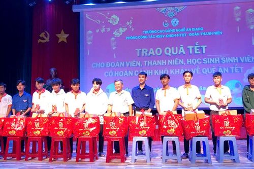 Trường Cao đẳng Nghề An Giang tổ chức chương trình 'Xuân yêu thương - Tết đoàn viên' năm 2025