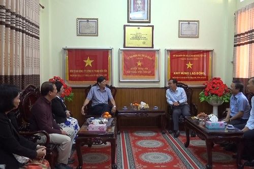 Hiệp hội Doanh nghiệp tỉnh An Giang chúc Tết Thường trực Huyện ủy, UBND huyện Thoại Sơn