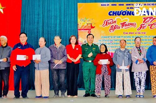 Trao hỗ trợ địa chỉ nhân đạo tại xã Hòa Châu