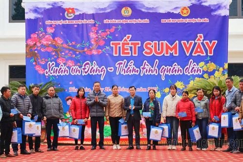 Tết sum vầy, Xuân ơn Đảng, thắm tình quân dân tại Tủa Chùa