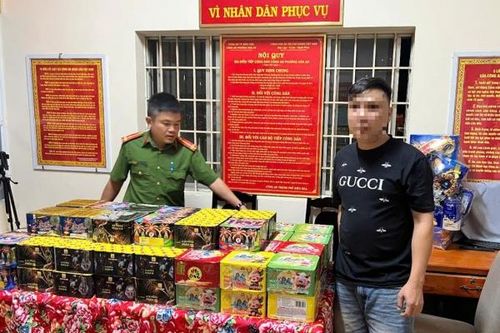 Công an phường Hóa An tuần tra phát hiện tài xế vận chuyển hơn 3 tạ pháo lậu