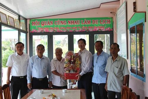 Phó Chủ tịch UBND tỉnh Huỳnh Minh Tuấn thăm và chúc Tết tại TP Sa Đéc