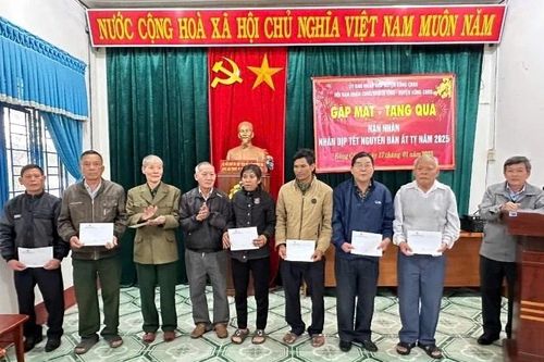 Gia Lai: Trao tặng quà Tết cho nạn nhân chất độc da cam