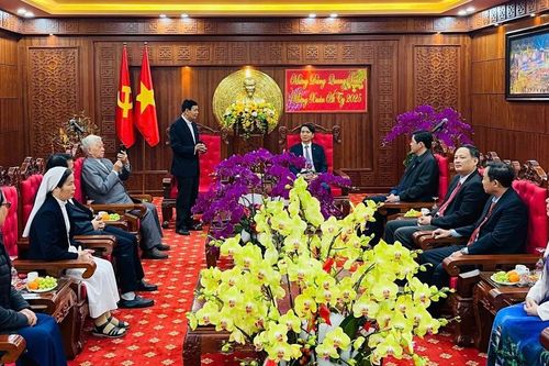 Lãnh đạo tỉnh Gia Lai tiếp đoàn đại diện Tòa Giám mục Giáo phận Kon Tum thăm, chúc Tết