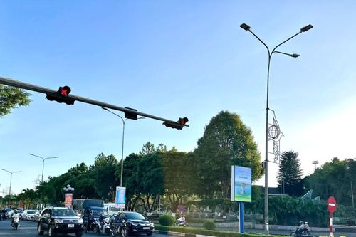 Pleiku: Điều chỉnh tín hiệu đèn giao thông tại ngã ba đường Phạm Văn Đồng-Phan Đình Phùng