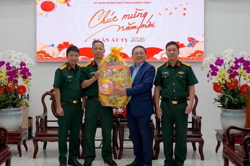 Phó Chủ tịch Thường trực UBND tỉnh Lê Hữu Hoàng tiếp đoàn công tác Chi nhánh Ven biển, Trung tâm Nhiệt đới Việt - Nga đến thăm, chúc Tết