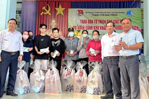 DT Group dành hơn 1 tỷ đồng tặng quà Tết cho người nghèo