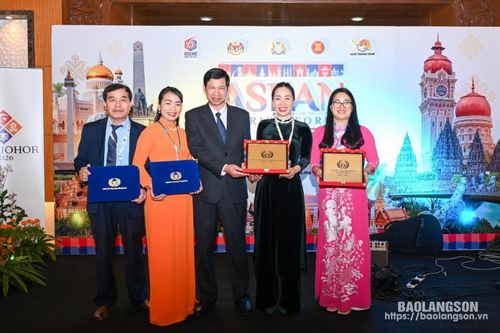 Lạng Sơn vinh dự được nhận 2 giải thưởng du lịch ASEAN 2025