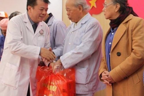 Bệnh viện Phục hồi chức năng tỉnh trao 50 suất quà tết cho bệnh nhân