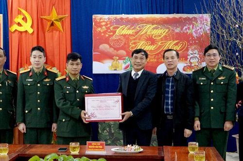 Chủ nhiệm Ủy ban Kiểm tra Tỉnh ủy Nguyễn Văn Phúc chúc tết tại huyện Bảo Thắng