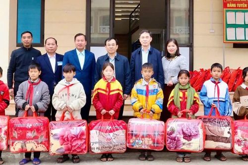 Trưởng Ban Tổ chức Tỉnh ủy Phạm Toàn Thắng thăm, chúc tết tại Văn Bàn