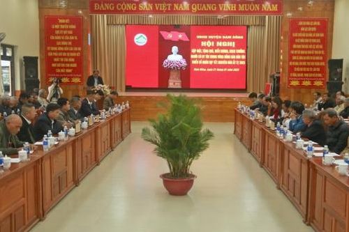 Đam Rông: Gặp mặt, tặng quà, biểu dương người có uy tín trong đồng bào dân tộc thiểu số