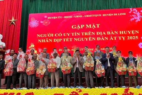 Di Linh gặp mặt người có uy tín nhân dịp Tết Nguyên đán Ất Tỵ