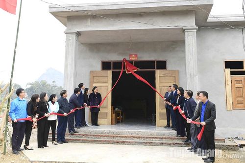 Khánh thành và bàn giao 20 nhà Đại đoàn kết cho hộ nghèo xã Hùng Lợi