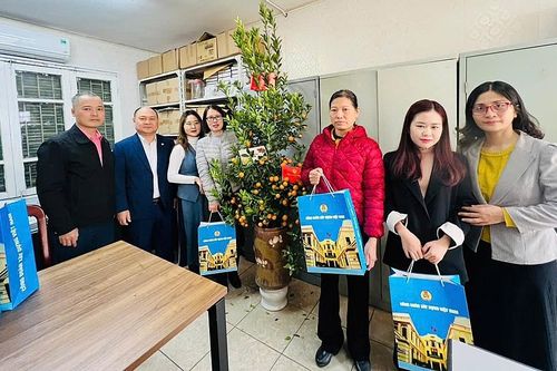Công đoàn Cơ quan Bộ Xây dựng trao quà Tết cho đoàn viên, người lao động