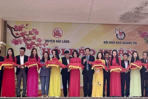 Quảng Trị: Hội báo Xuân Ất Tỵ tô thắm sắc màu quê hương