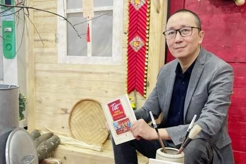 Tìm hiểu vua chúa Việt ăn Tết thế nào với sách của Lê Tiên Long