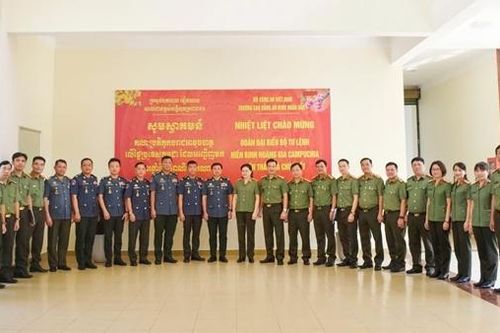 Đoàn cấp cao của Bộ Tư lệnh Hiến binh Campuchia thăm và làm việc tại Trường Cao đẳng ANND I
