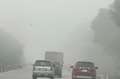 Sương mù dày đặc kéo dài trong nhiều giờ ở Nghệ An