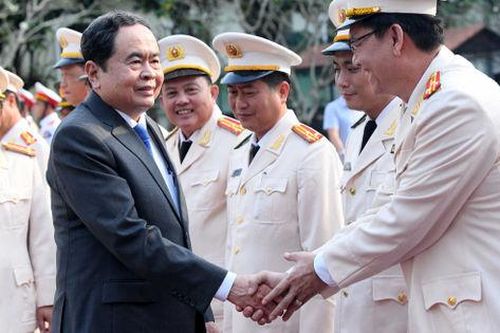 Chủ tịch Quốc hội Trần Thanh Mẫn thăm, tặng quà Tết đồng bào, chiến sĩ tại Cần Thơ
