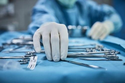 Mắc hội chứng kỳ lạ, người đàn ông nuốt cả bật lửa, bút bi, tăm nhựa vào bụng
