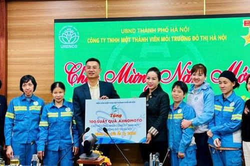 Hội Liên hiệp phụ nữ thành phố thăm, chúc Tết công nhân môi trường đô thị Hà Nội