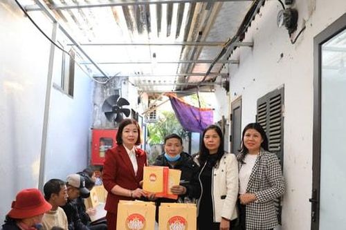 MTTQ Việt Nam TP Hà Nội trao 27 suất quà tặng bệnh nhân chạy thận