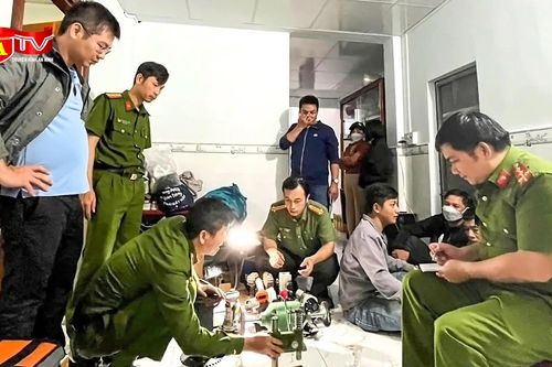 Cận cảnh xưởng chế tạo trái phép vũ khí quân dụng
