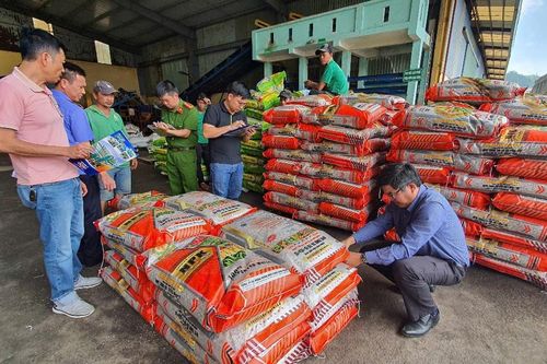 Đắk Lắk: Triệt phá đường dây sản xuất hàng nghìn tấn phân bón giả