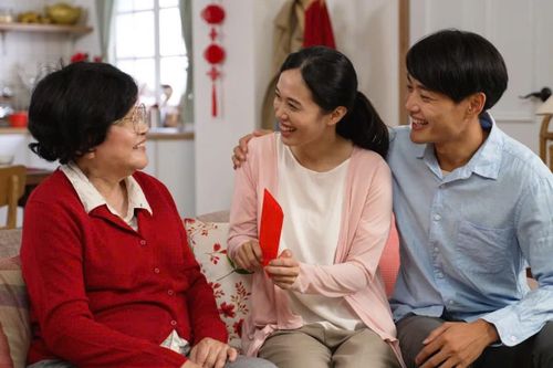 Người Trung Quốc lì xì Tết bằng những cú chạm điện thoại
