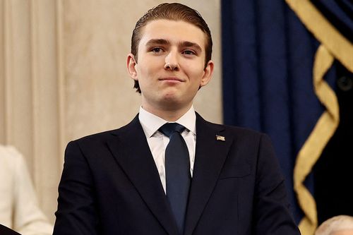 Ảnh selfie hiếm hoi của Barron Trump hé lộ điều gì?