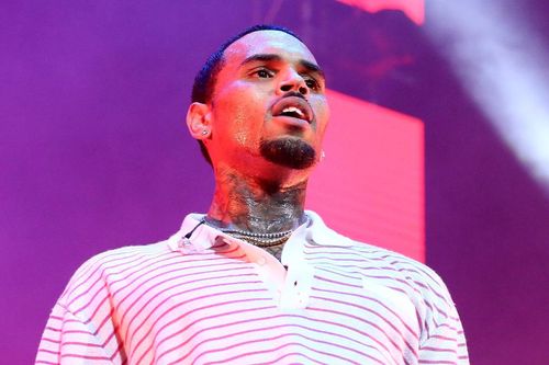 Chris Brown kiện đòi 500 triệu USD
