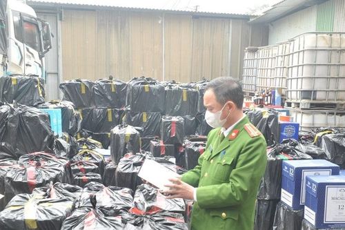 Thu giữ gần 5.000 chai rượu ngoại nhập lậu, không rõ nguồn gốc xuất xứ