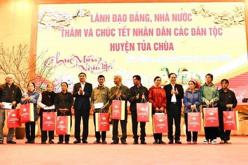Phó Thủ tướng Bùi Thanh Sơn vui Tết sum vầy cùng nhân dân các dân tộc huyện Tủa Chùa, tỉnh Điện Biên