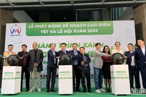 Tàu điện trên cao sẽ chạy 'xuyên đêm' trong dịp Tết Nguyên đán